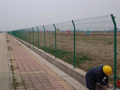 護欄網選擇與采購指南 從海南學校圍墻到廣東訂制批發的專業解析